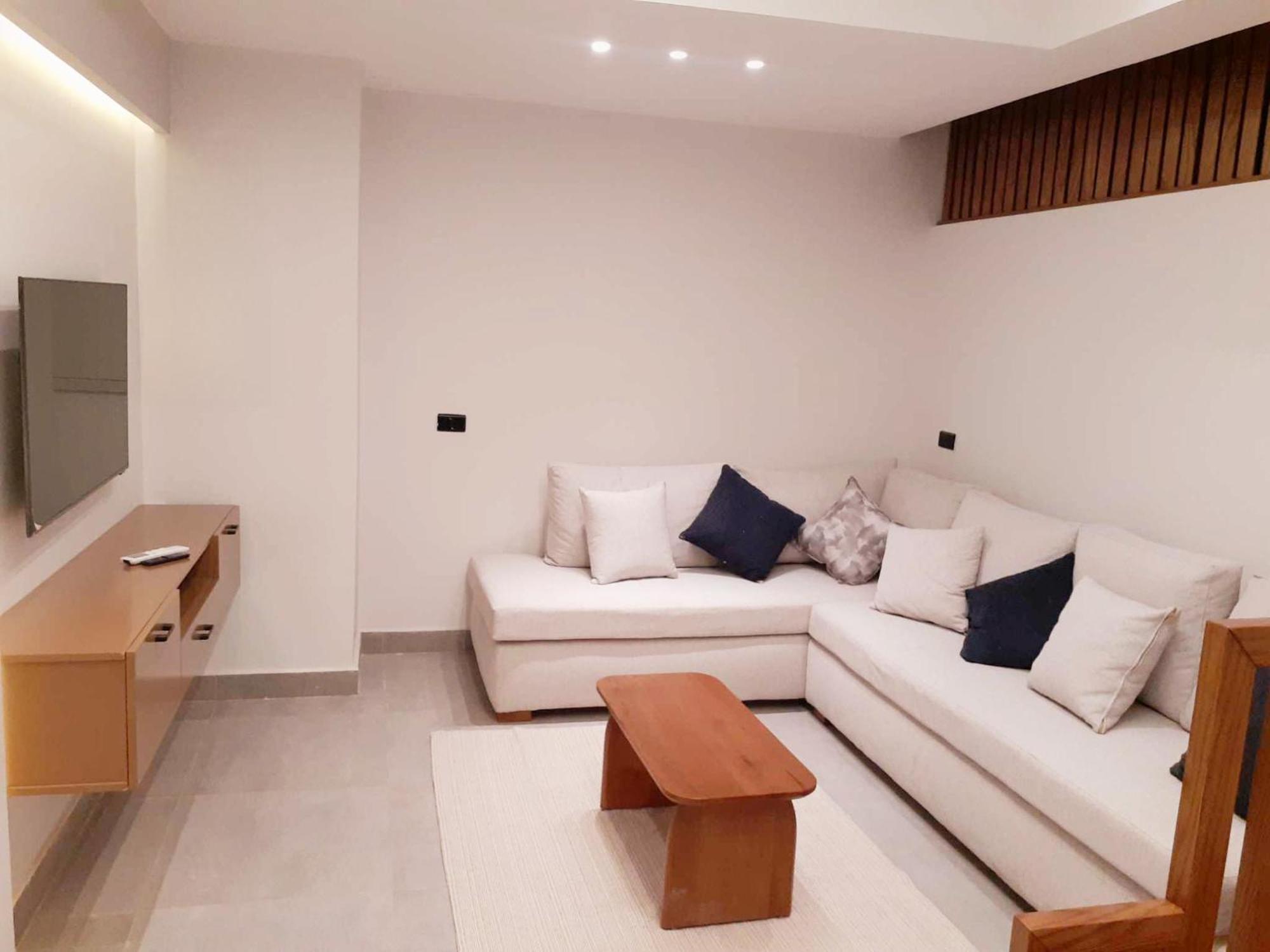 Apartment Bright Near Airport *