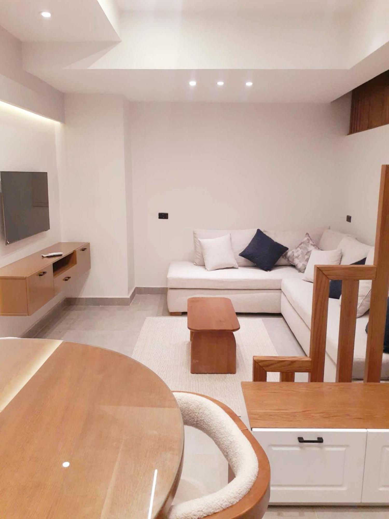 Apartment Bright Near Airport