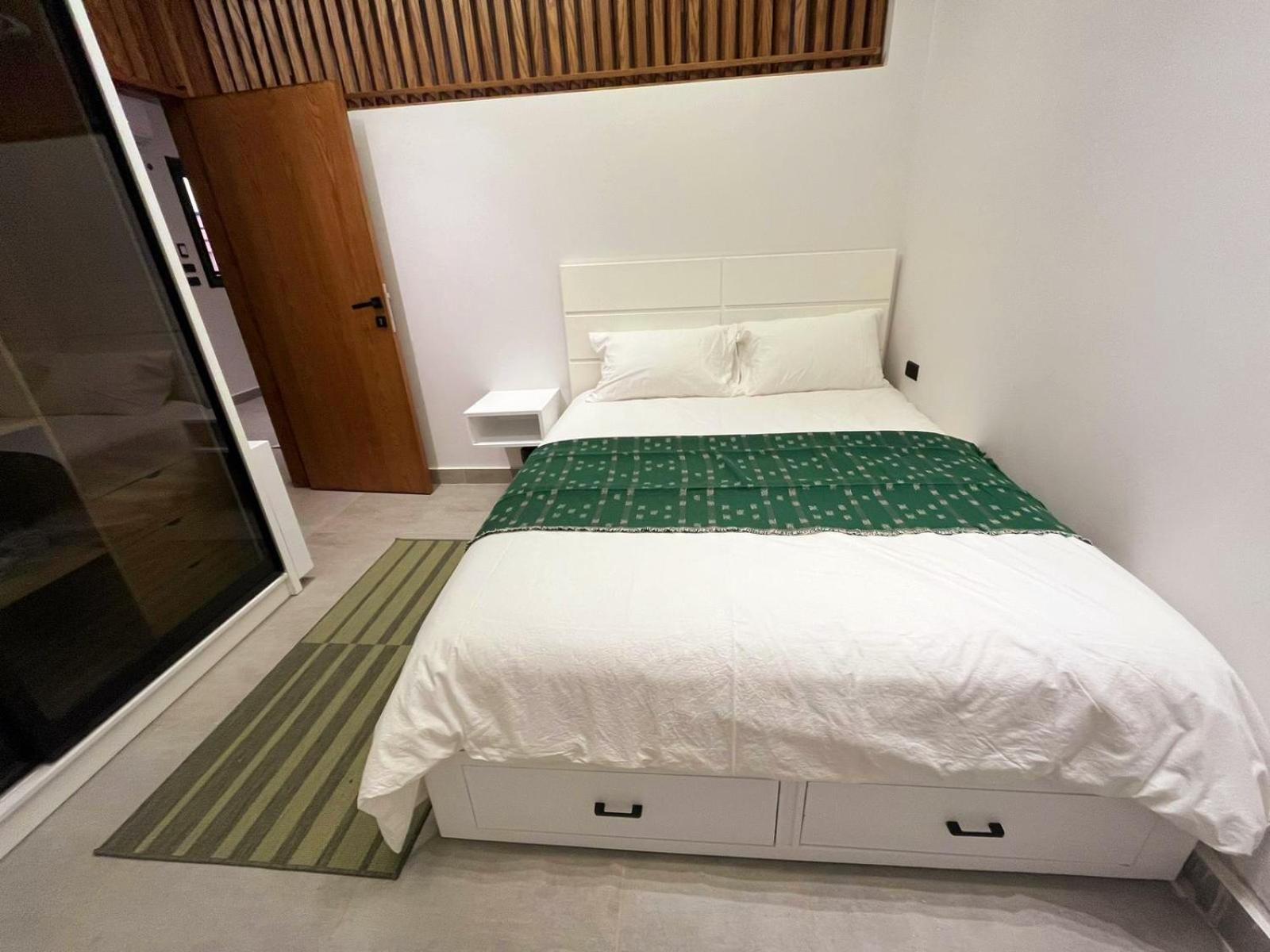 Apartment Bright Near Airport